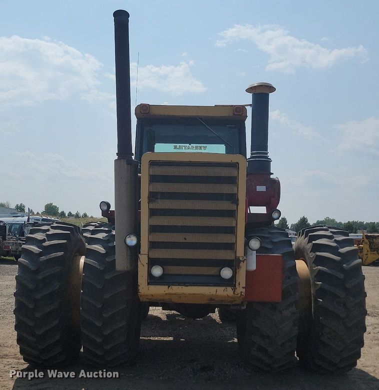 image for item LQ9040 1979 Versatile 875  4WD tractor