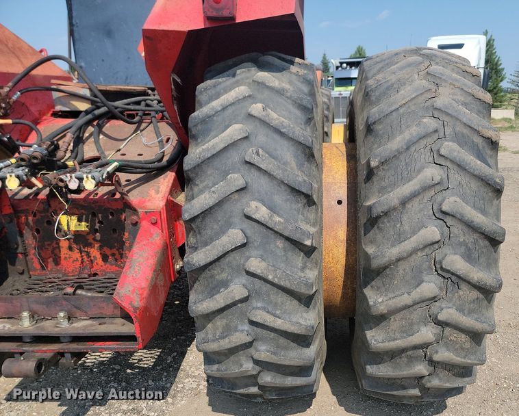 image for item LQ9040 1979 Versatile 875  4WD tractor