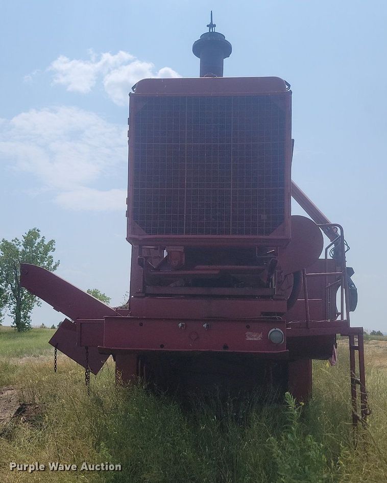 image for item LQ9041 Mobark horizontal grinder