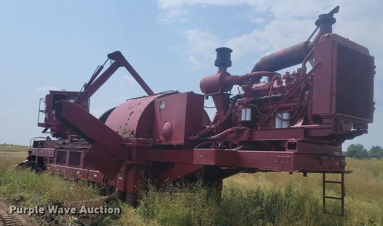 image for item LQ9041 Mobark horizontal grinder