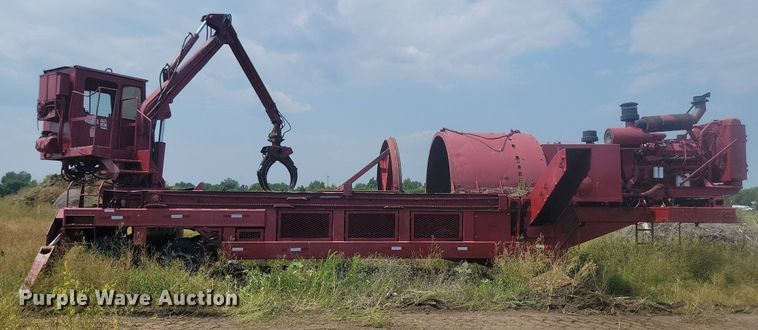 image for item LQ9041 Mobark horizontal grinder