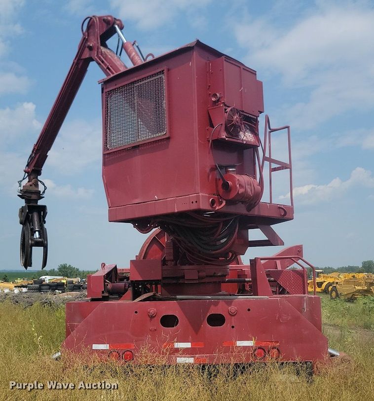 image for item LQ9041 Mobark horizontal grinder