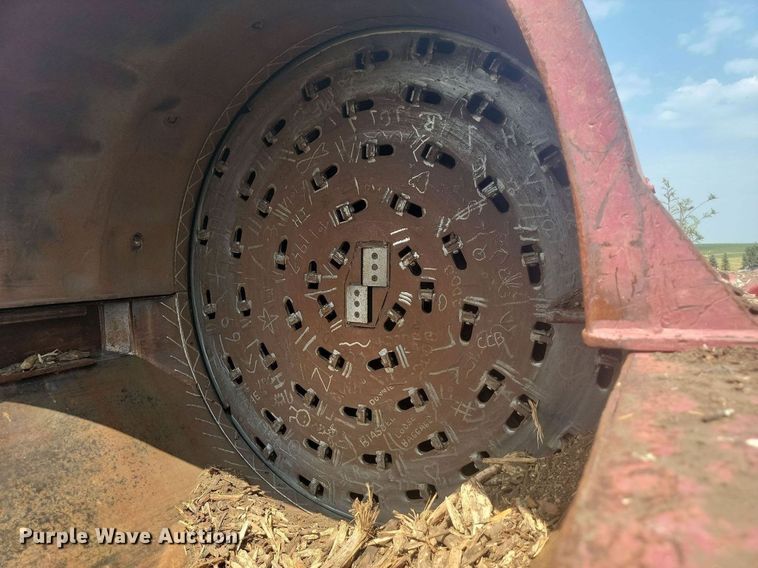 image for item LQ9041 Mobark horizontal grinder