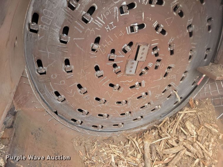 image for item LQ9041 Mobark horizontal grinder