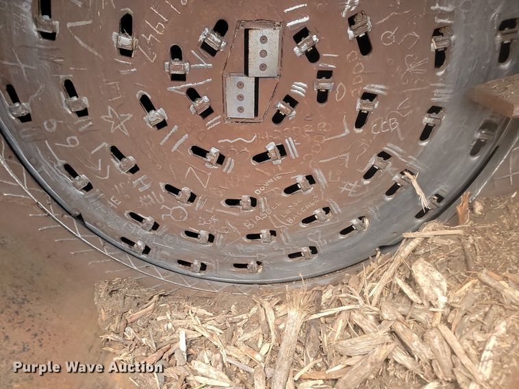 image for item LQ9041 Mobark horizontal grinder