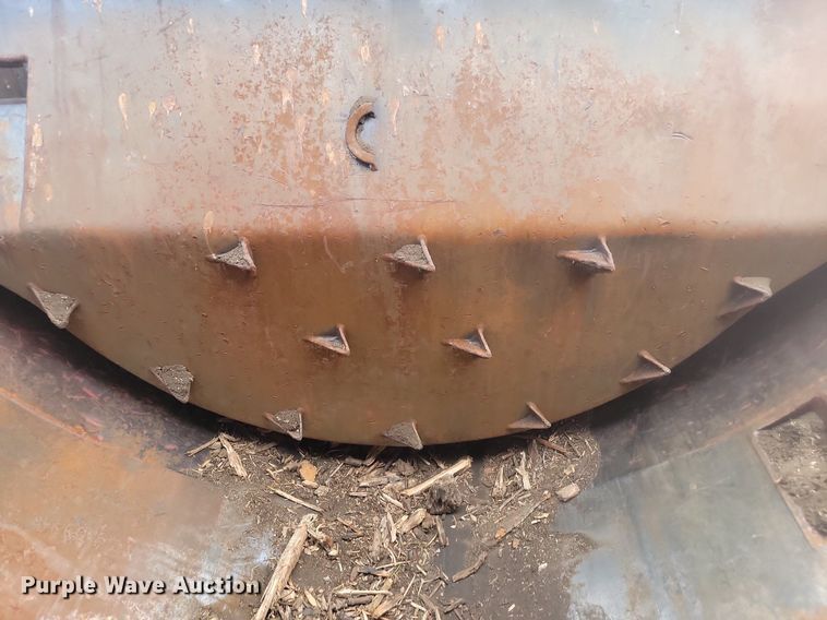 image for item LQ9041 Mobark horizontal grinder