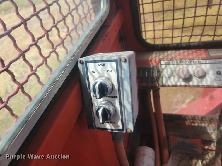 image for item LQ9041 Mobark horizontal grinder