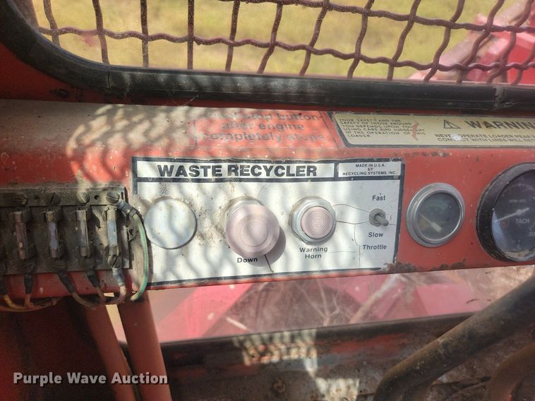 image for item LQ9041 Mobark horizontal grinder