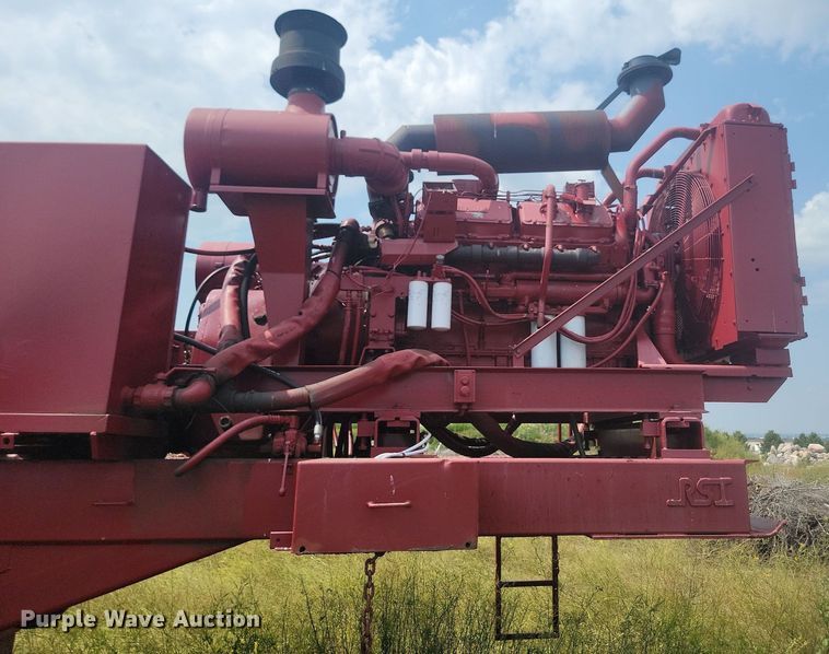 image for item LQ9041 Mobark horizontal grinder