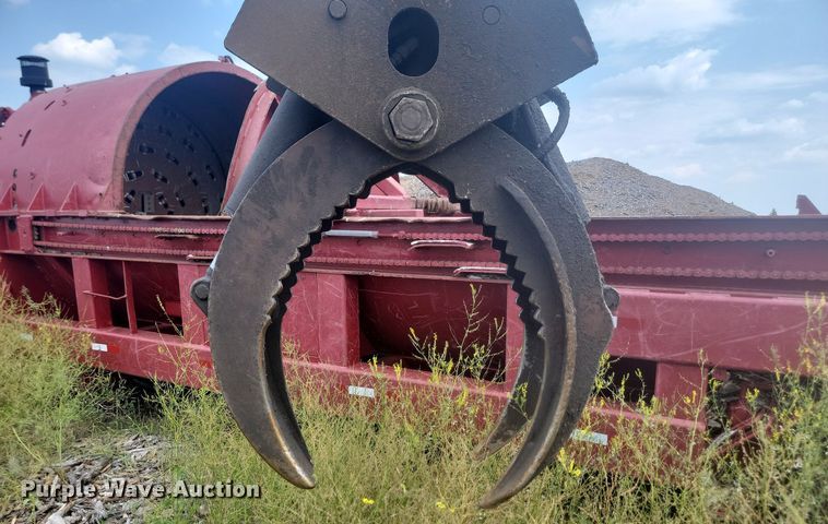 image for item LQ9041 Mobark horizontal grinder