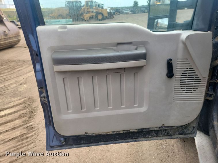 image for item LQ9067 2008 Ford F550 Super Duty XL  truck cab and chassis