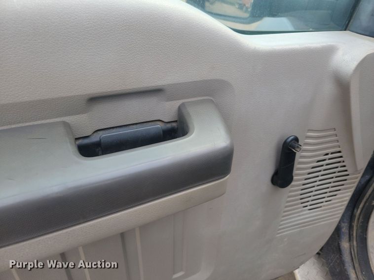 image for item LQ9067 2008 Ford F550 Super Duty XL  truck cab and chassis