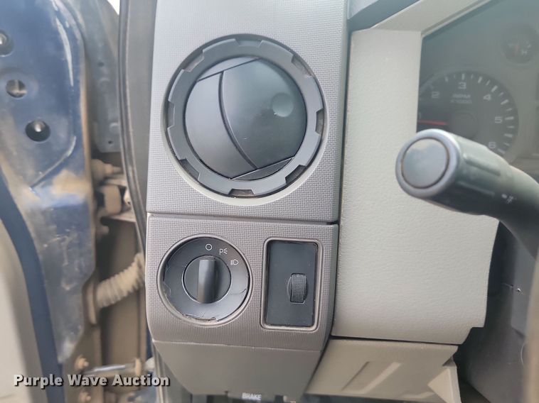 image for item LQ9067 2008 Ford F550 Super Duty XL  truck cab and chassis