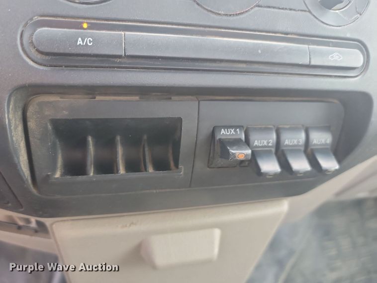 image for item LQ9067 2008 Ford F550 Super Duty XL  truck cab and chassis