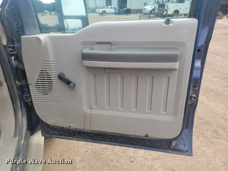 image for item LQ9067 2008 Ford F550 Super Duty XL  truck cab and chassis