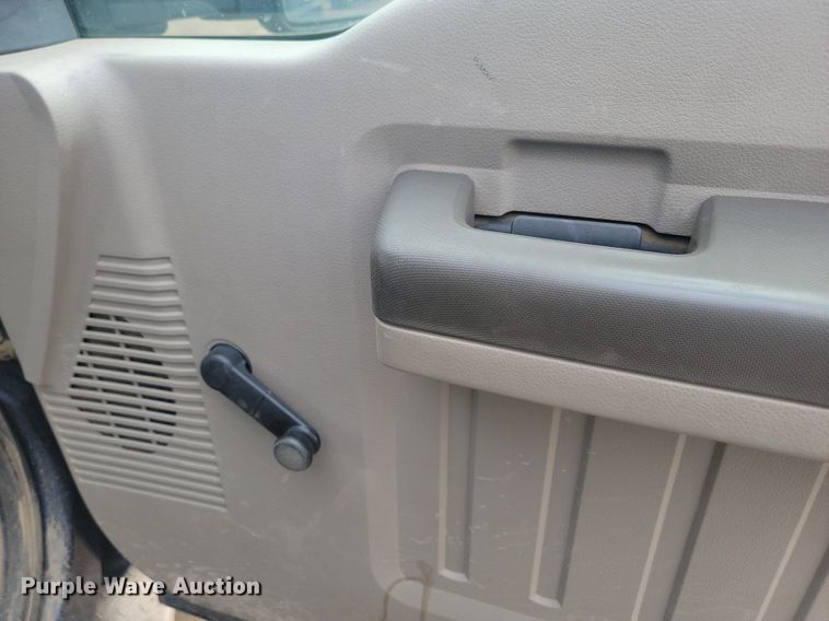 image for item LQ9067 2008 Ford F550 Super Duty XL  truck cab and chassis