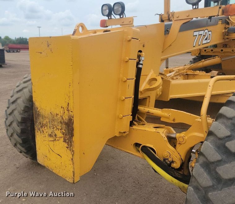image for item LQ9068 2007 John Deere 772D  motor grader