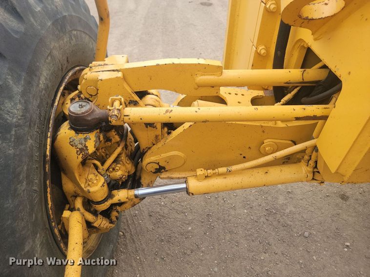 image for item LQ9068 2007 John Deere 772D  motor grader