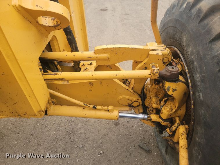 image for item LQ9068 2007 John Deere 772D  motor grader