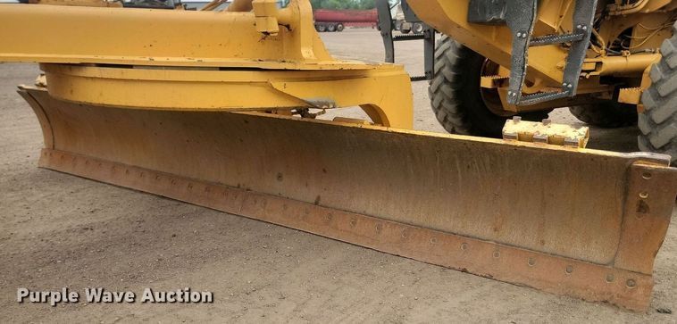 image for item LQ9068 2007 John Deere 772D  motor grader