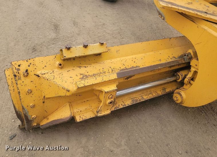 image for item LQ9068 2007 John Deere 772D  motor grader