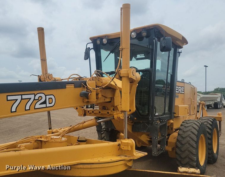 image for item LQ9068 2007 John Deere 772D  motor grader