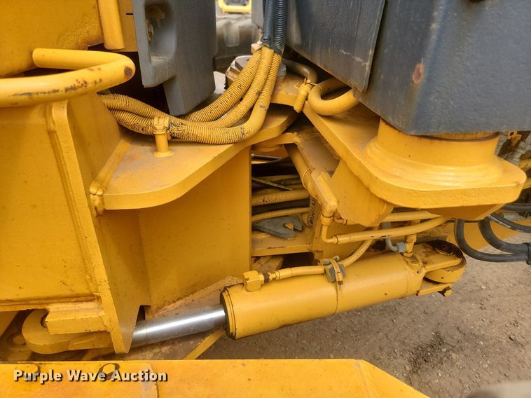 image for item LQ9068 2007 John Deere 772D  motor grader