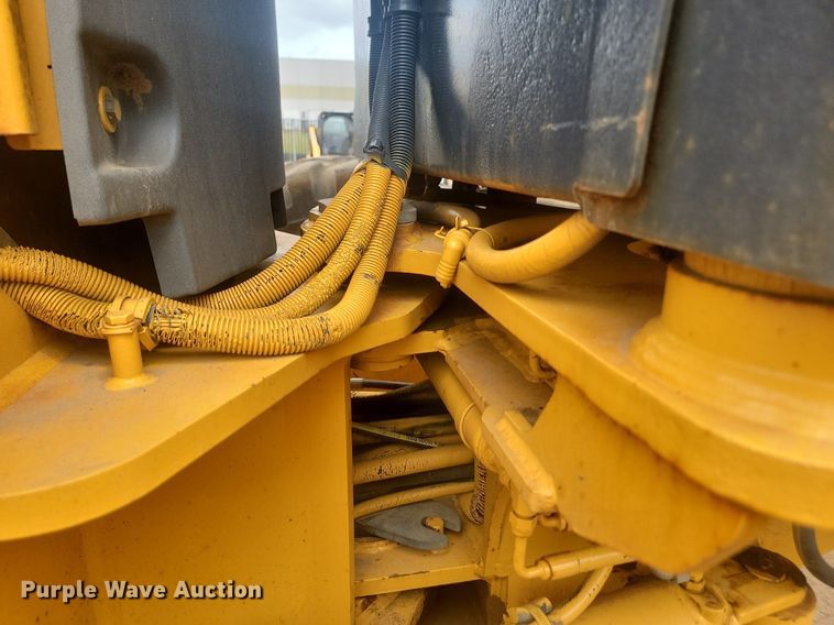 image for item LQ9068 2007 John Deere 772D  motor grader