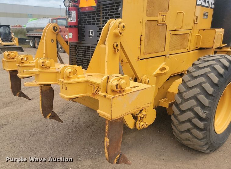 image for item LQ9068 2007 John Deere 772D  motor grader