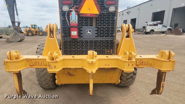 image for item LQ9068 2007 John Deere 772D  motor grader