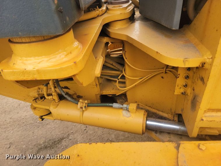 image for item LQ9068 2007 John Deere 772D  motor grader