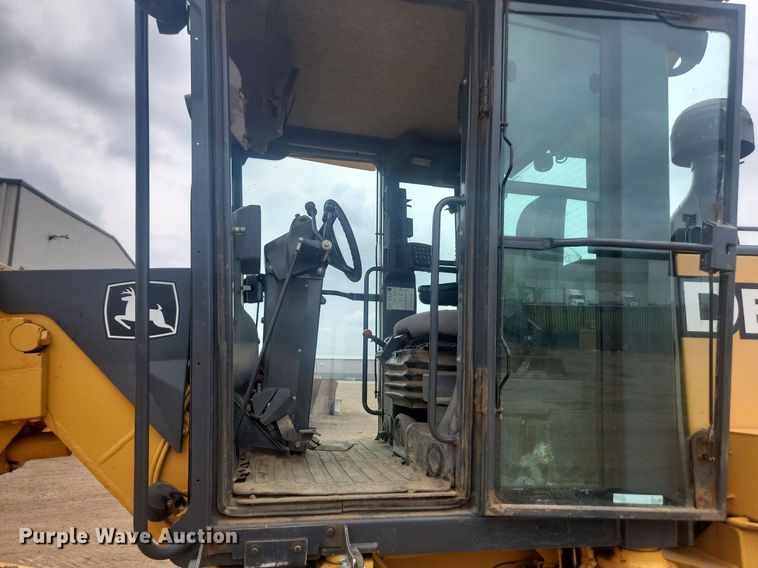 image for item LQ9068 2007 John Deere 772D  motor grader