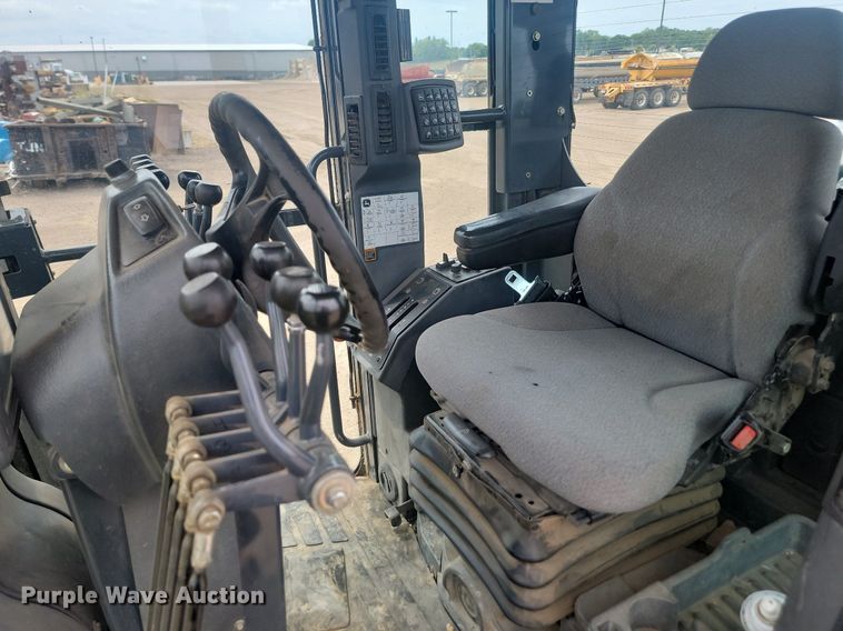 image for item LQ9068 2007 John Deere 772D  motor grader