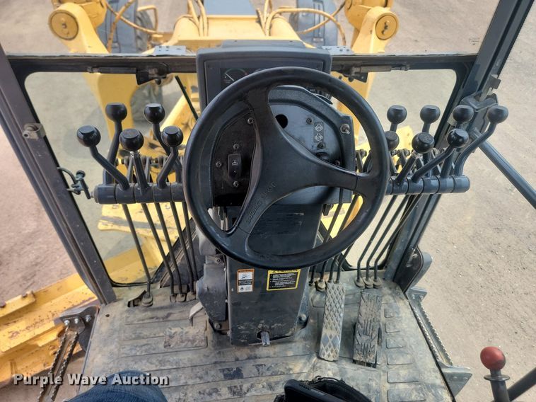 image for item LQ9068 2007 John Deere 772D  motor grader
