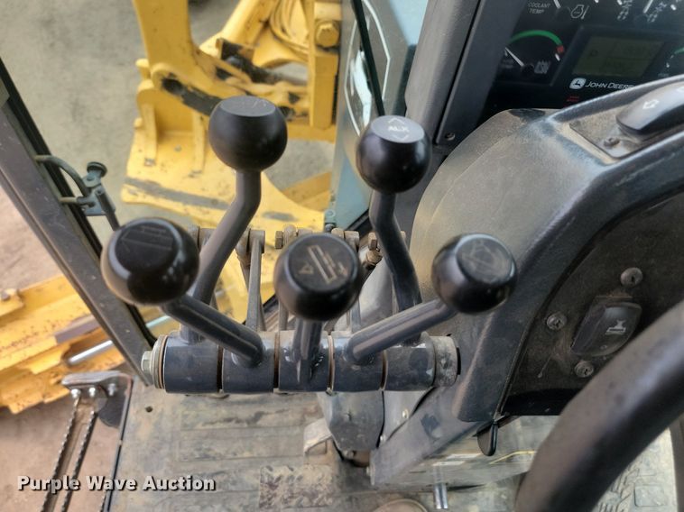 image for item LQ9068 2007 John Deere 772D  motor grader