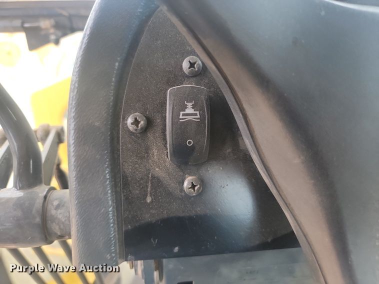 image for item LQ9068 2007 John Deere 772D  motor grader