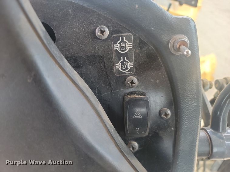 image for item LQ9068 2007 John Deere 772D  motor grader