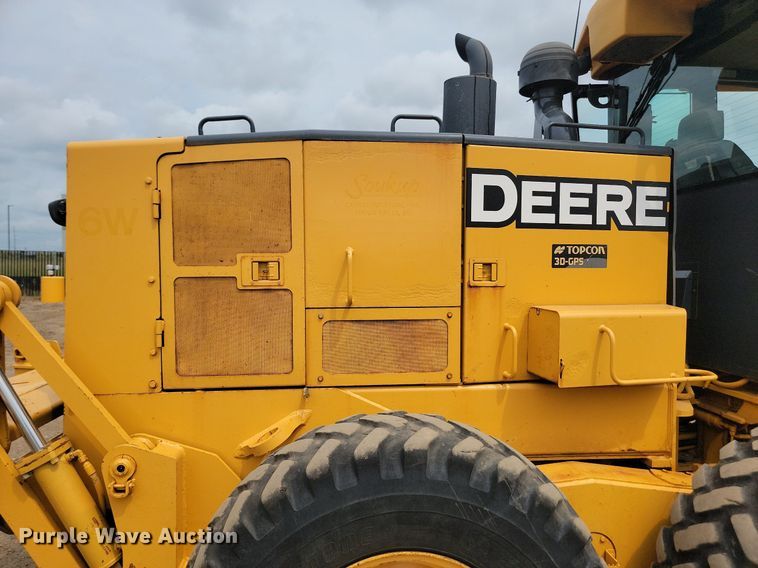 image for item LQ9068 2007 John Deere 772D  motor grader