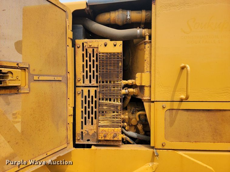 image for item LQ9068 2007 John Deere 772D  motor grader