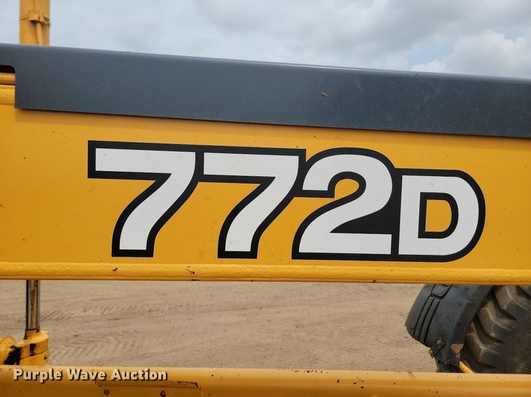 image for item LQ9068 2007 John Deere 772D  motor grader