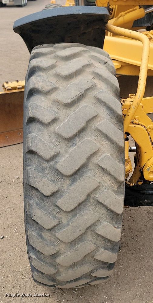 image for item LQ9068 2007 John Deere 772D  motor grader