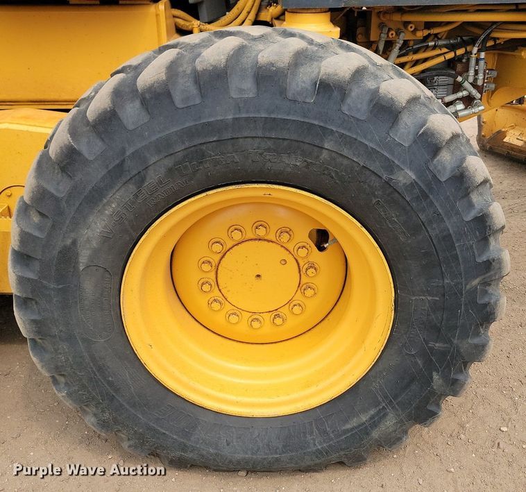 image for item LQ9068 2007 John Deere 772D  motor grader