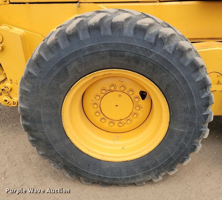 image for item LQ9068 2007 John Deere 772D  motor grader