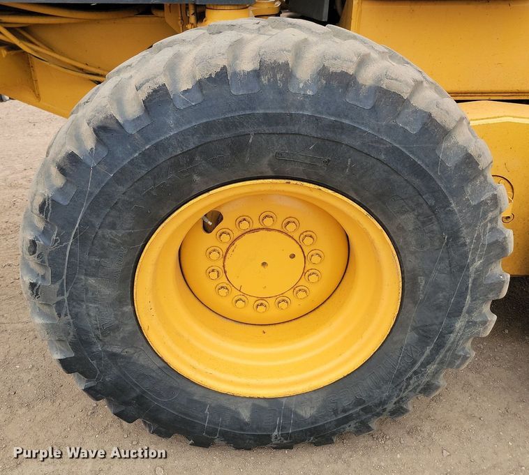 image for item LQ9068 2007 John Deere 772D  motor grader