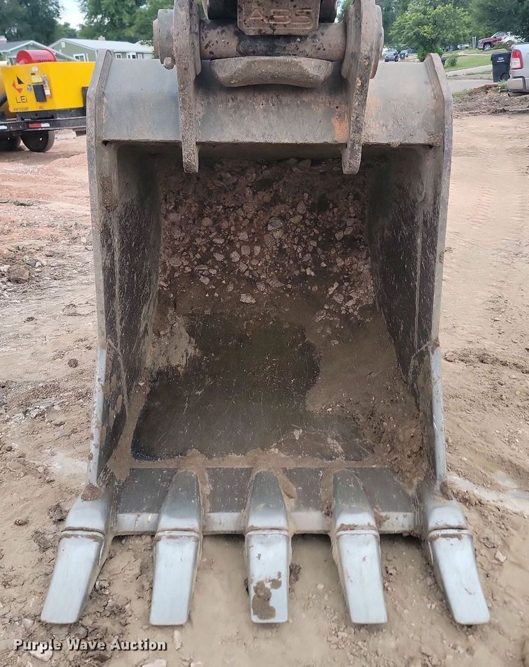 image for item LQ9076 2012 Komatsu PC490LC-10  excavator