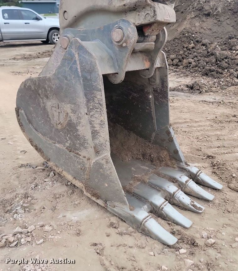 image for item LQ9076 2012 Komatsu PC490LC-10  excavator