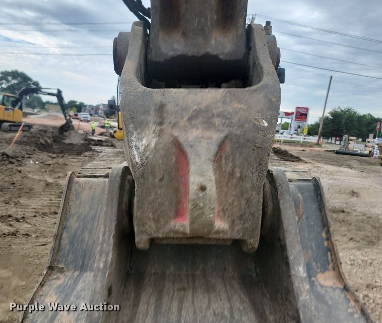 image for item LQ9076 2012 Komatsu PC490LC-10  excavator