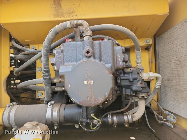 image for item LQ9076 2012 Komatsu PC490LC-10  excavator