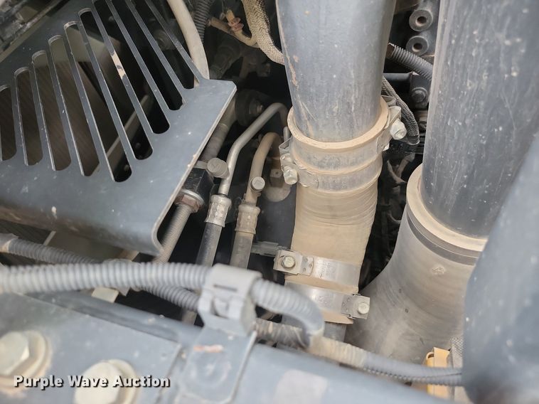 image for item LQ9076 2012 Komatsu PC490LC-10  excavator