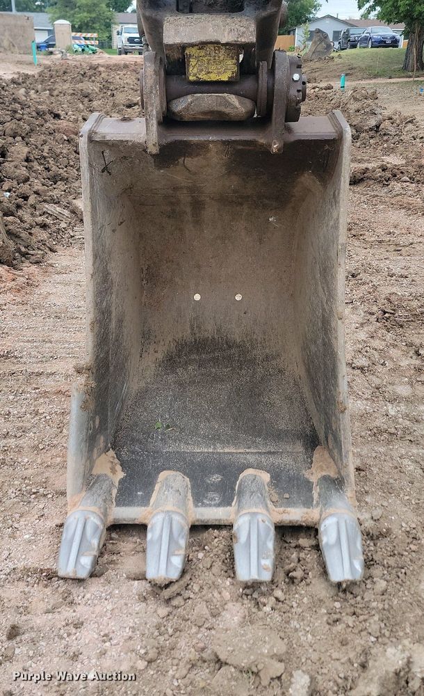 image for item LQ9077 2013 John Deere 350G LC  excavator